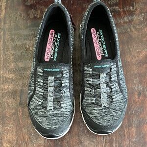 Skechers Women's Black and Gray Slip-On Knit Memory Foam Sneakers shoes